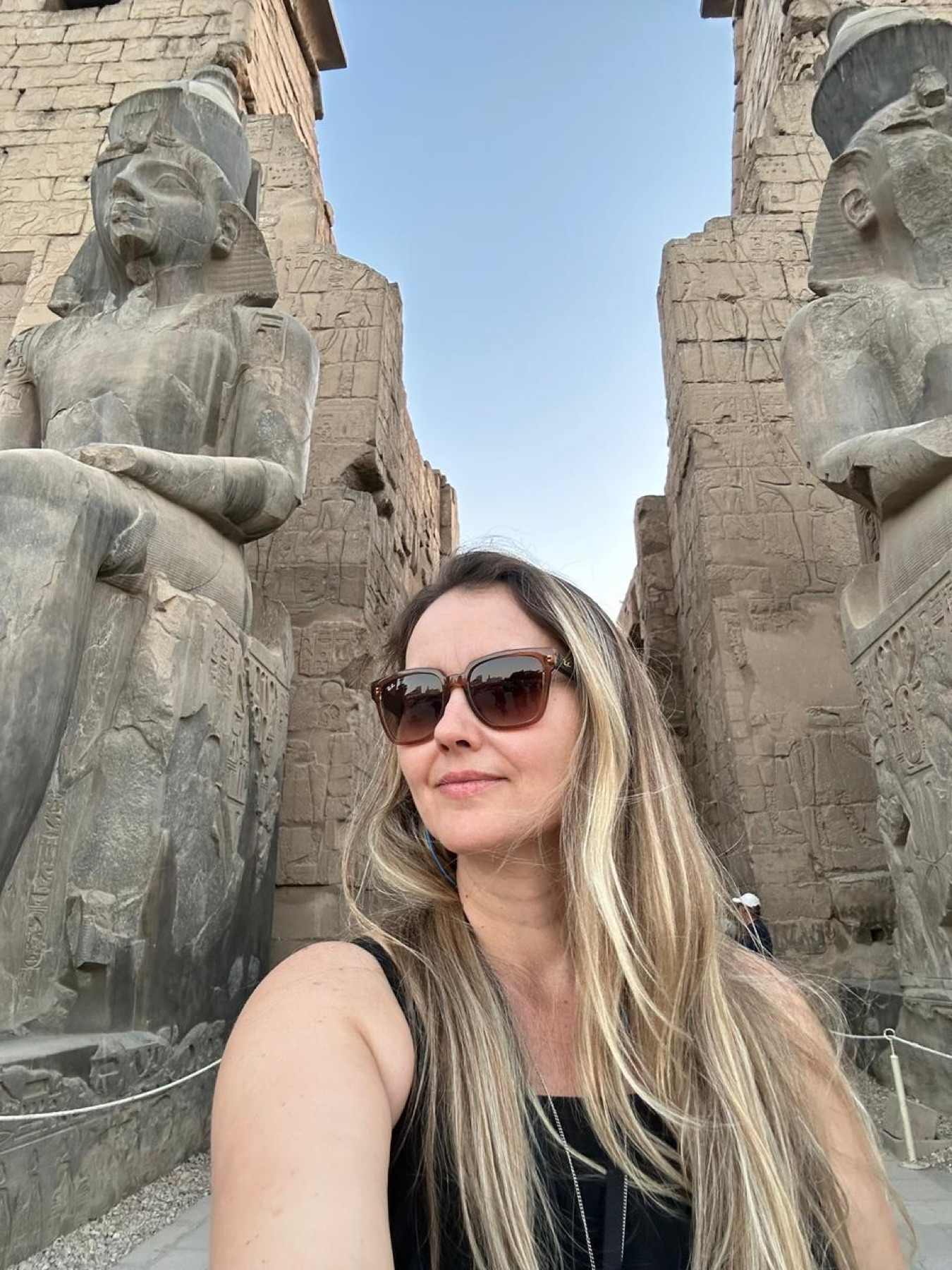 Fabiana Pagan em templo no Egito